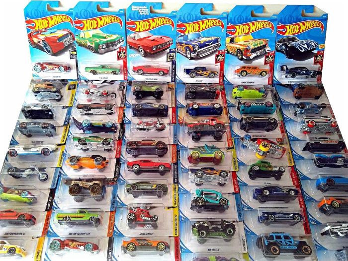 Cars Hot Wheels metal original assorted.